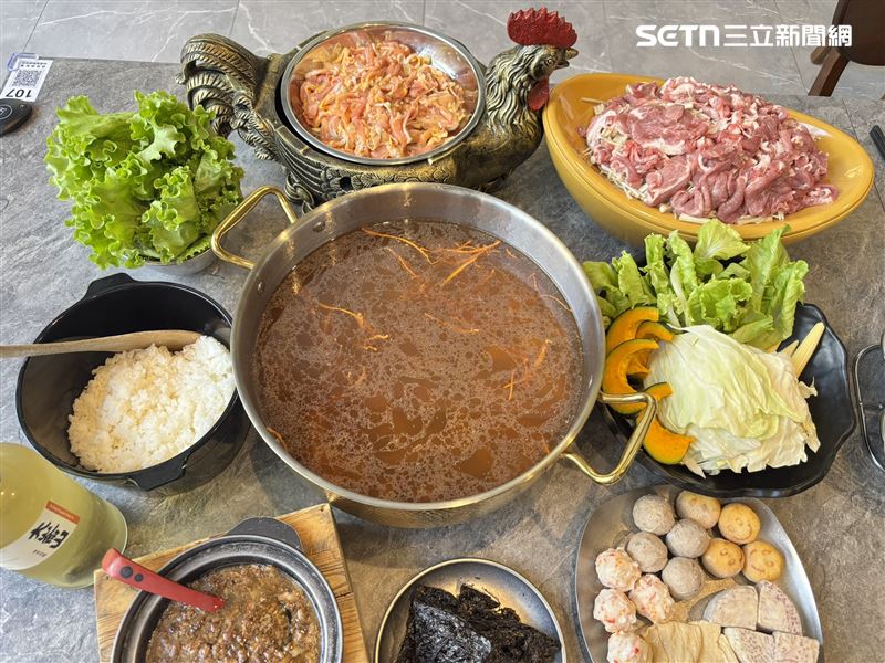 新開幕的「雞王涮涮鍋」為饕客帶來耳目一新的美食驚喜。(圖/翻攝翻面)