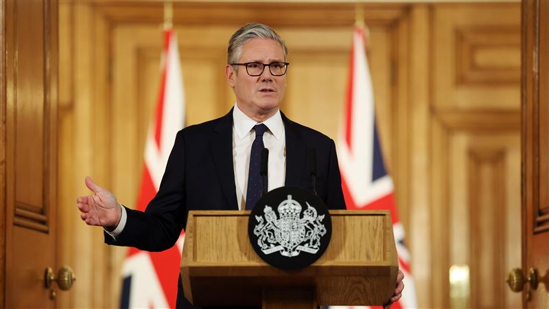 昔強制未婚媽交出幼兒 英相代表國家道歉