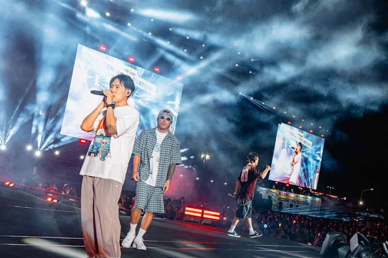玖壹壹登上高雄啤酒音樂節演出。(圖/寬寬整合提供)