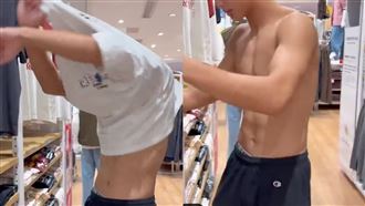 中國人UNIQLO當眾裸上身試穿　日本人傻眼