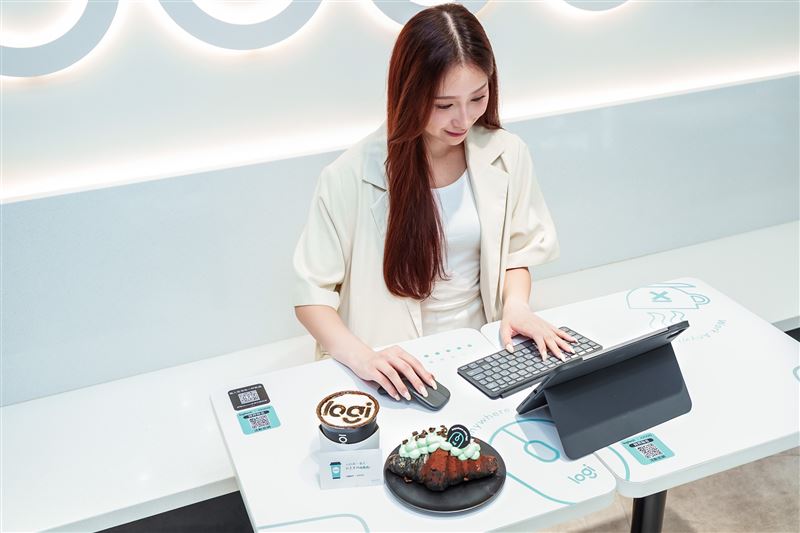 微風廣場店與京站店打造沉浸式辦公體驗區。(圖/Logitech提供)
