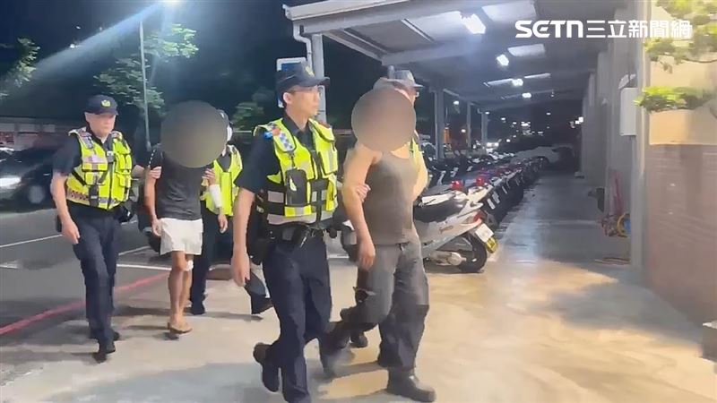 警方到場將2人帶回調查,全案依恐嚇、傷害及毀損罪嫌移送偵辦。(圖/翻攝畫面)