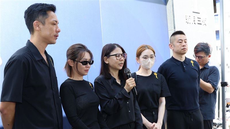 傅子純驟逝!楊皓崴現身告別式淚崩