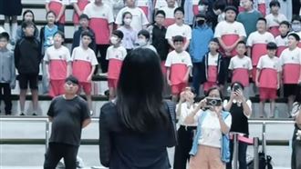 東湖國中畢典大驚喜！大咖女星突現身開唱