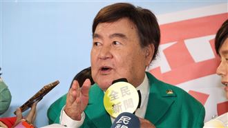 豪雨狂炸出車禍　76歲方駿突爆胎打滑自撞