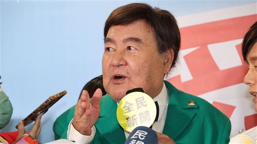 豪雨狂炸出車禍　76歲方駿突爆胎打滑自撞