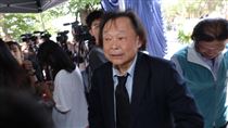 傅子純告別式！王世堅低調坐胡瓜身旁致意