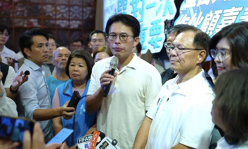 黃國昌稱嘉義輕軌跳票,藍白下週要召開記者會,要求行政院落實承諾。(圖/民眾黨提供)