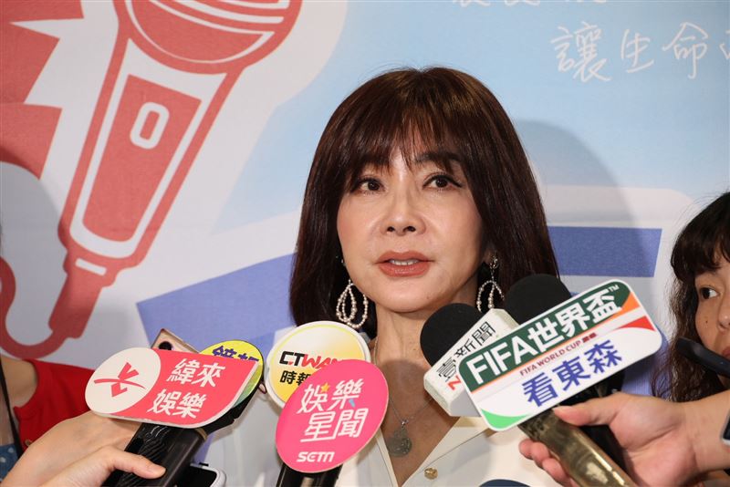 陳美鳳被問到曾馨瑩近況。(圖/記者鄭孟晃攝影)
