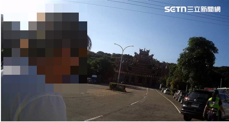 警方發動警網圍捕,順利攔截毒駕的王姓男子。(圖/翻攝畫面)