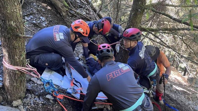 新/玉山山難!隊友「只抓衣角」他墜谷亡