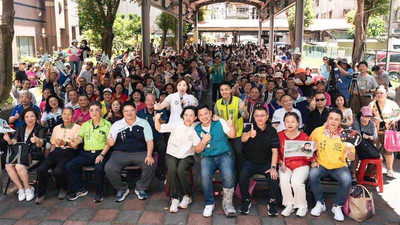民進黨新北市長參選人蘇巧慧出席彭一書舉辦的《慧做事 拚未來》土城座談會（圖／蘇巧慧競辦提供）