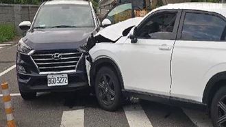 值勤警疑沒鳴笛闖紅燈　猛撞轎車全毀