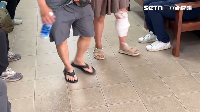 三寶媽江女4日負傷到殯儀館配合檢警調查。(圖/記者黃啟超攝影)