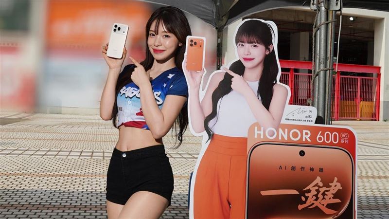 HONOR 600熱身 李多慧跑去跟李多慧合照