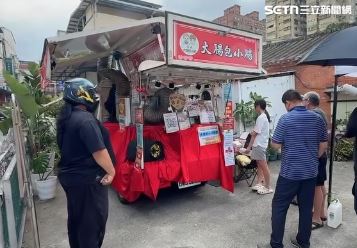 幫3娃領愛心餐!闆娘一問:妳呢?媽泛淚