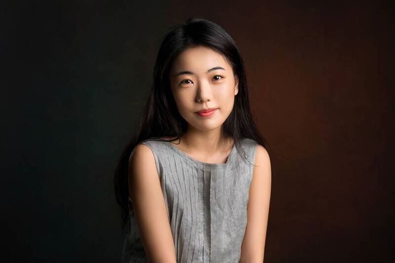 號稱7歲就寫作、11歲就出版長篇小說的中國青年作家蔣方舟(見圖),過去雖被譽為「天才文學少女」,日前卻遭北京清華大學教授肖鷹指控論文抄襲造假。(圖擷自搜狐新聞)