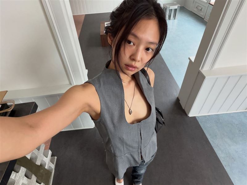 BLACKPINK成員Jennie曬出多張美照。(圖/翻攝自IG @jennierubyjane)