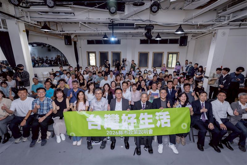 民進黨「台灣好生活」政策宣講新竹市場，市長參選人莊競程、教育部長鄭英耀、經濟部長龔明鑫出席（圖／民進黨提供）