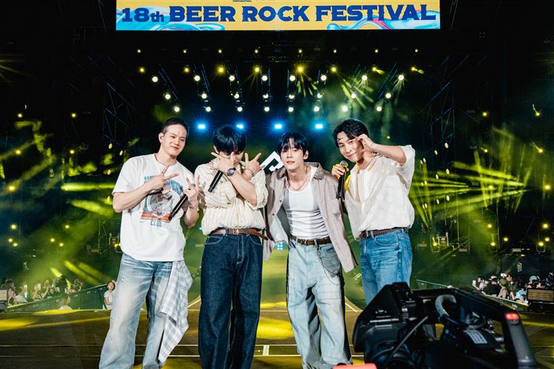 韓團BTOB登上高雄啤酒節演出。(圖/讀者提供)