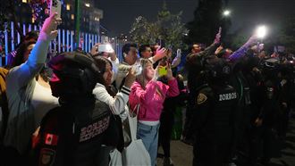 墨西哥球迷太瘋狂　英格蘭飯店遭包圍狂噓