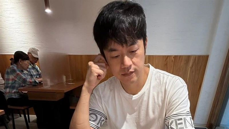 焦糖哥哥說,工作的本質,應該成為一種能支撐自己生活的方式。(圖/翻攝自焦糖哥哥臉書)