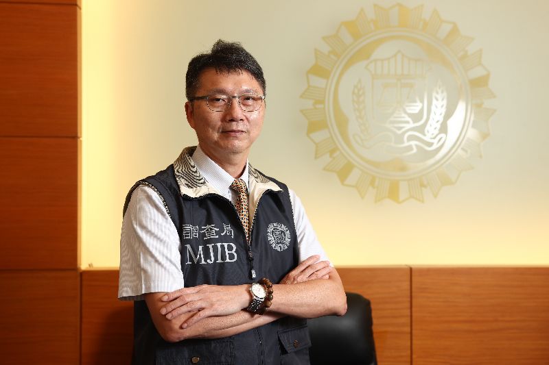 李家甯分析喪屍煙彈供應鏈法務部調查局毒品防制處案件偵辦科科長李家甯(圖)接受中央社專訪時表示,境外走私依托咪酯(俗稱喪屍煙彈)成品主要來源是東南亞及南亞國家,若是先驅原料,大部分都來自中國。中央社記者王騰毅攝 115年7月5日