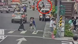 北市男騎車突煞停！警一聞有毒氣抓包毒駕