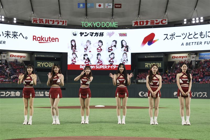 樂天女孩高橋佳帆（ KAHO ）、穎樂、笑笑、Kira、若潼與溫妮於東京巨蛋合影（圖／@Rakuten Eagles提供）