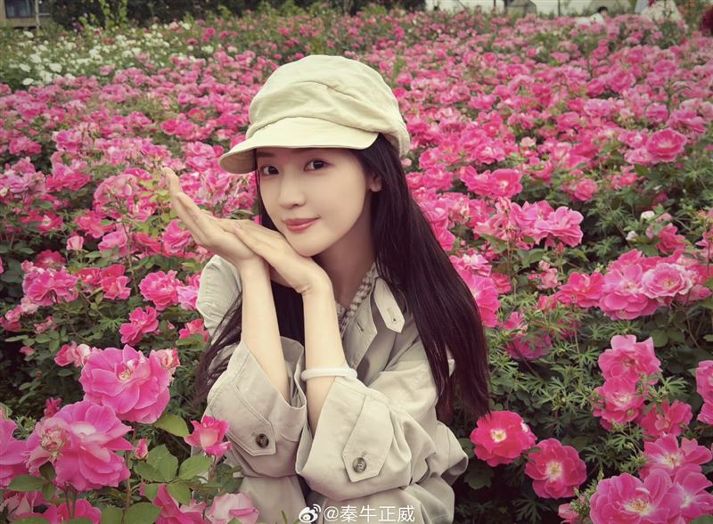 秦牛正威割眼袋、植髮。(圖/翻攝自微博)