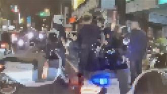林森北路酒店散場搶小黃！4人街頭大亂鬥