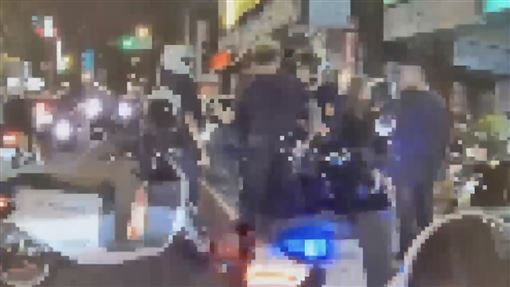 林森北路酒店散場搶小黃！4人街頭大亂鬥