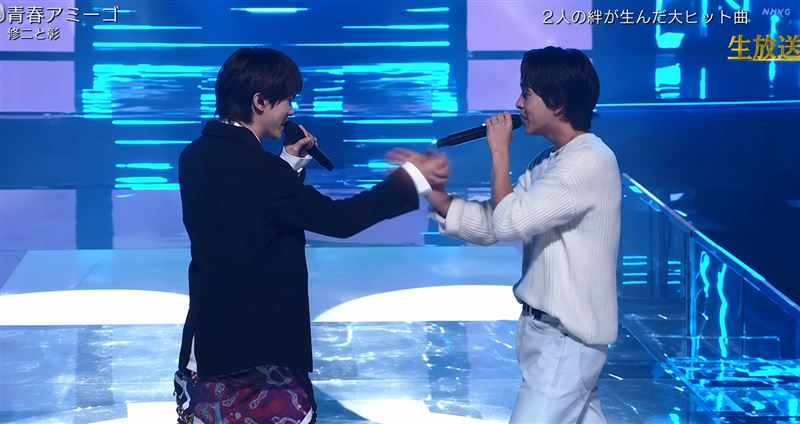 山下智久(左)與龜梨和也(右)兩人演唱21年前經典神曲全場暴動。(圖/翻攝自X)