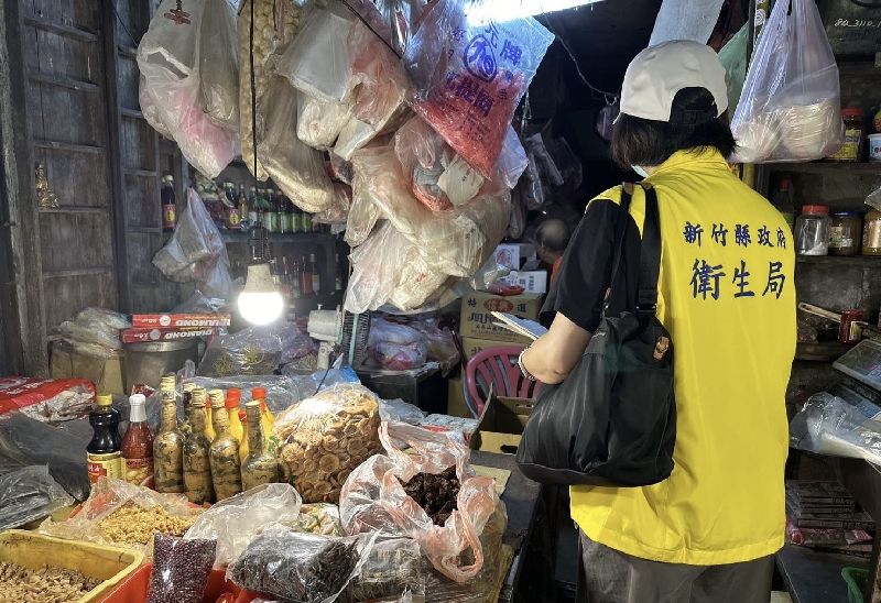 中聯油脂大豆沙拉油致癌物苯駢芘超標。新竹縣政府表示,截至5日已查核118家業者,有疑慮商品均已完成下架回收,並確認商家無販售或使用問題油品