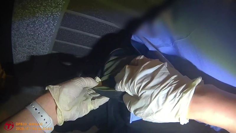 警方在蔡姓保全身上查獲毒品海洛因。（圖／翻攝畫面）