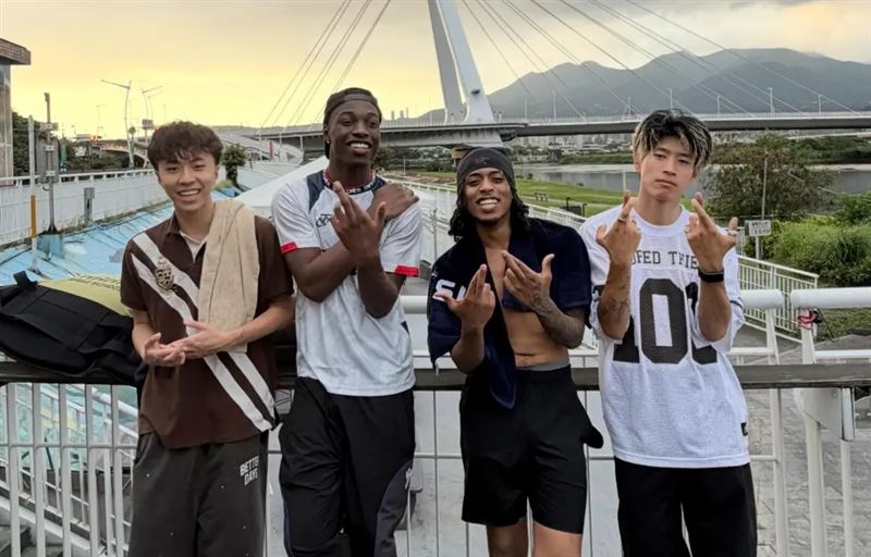 Ray近期帶著美國直播主好友們返回台灣做戶外直播與深度旅遊。(圖/翻攝自Threads@rayasianboy_)