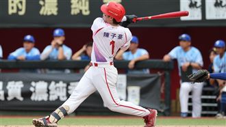 本季首轟出爐　陳子豪太衰被拉去塗遮陽膏