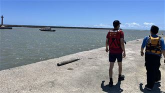台南青山漁港漁筏翻覆　1男子落海失蹤