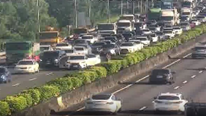 新/國道2車追撞!回堵約6km、時速不到20