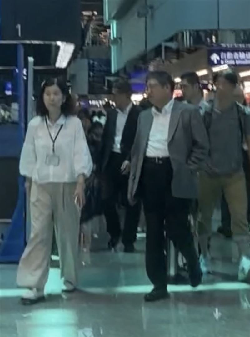 強颱巴威逼近,新竹縣長楊文科卻於防汛關鍵期率團赴中國廣東汕尾祭祖,引發地方強烈抨擊。(圖/讀者提供)
