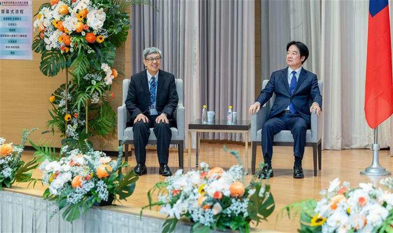 賴清德總統今（6）日出席「中央研究院第36次院士會議開幕式」，與中研院院長陳建仁。（圖／總統府提供）