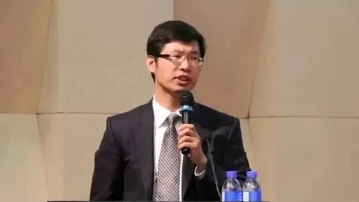前北京清華大學副教授鄭毓煌,涉唱衰中國經濟遭到封殺。(圖/翻攝自微博)