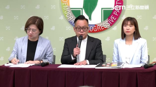 童子瑋、陳培瑜張雅琳今天召開「基隆幼兒園虐童案」事件記者會(圖/翻攝畫面)