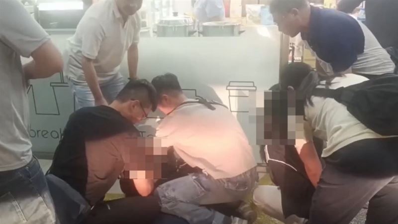 警方在屏東縣東港鎮，查獲41歲主嫌張男及他的28歲柯姓女友。（圖／翻攝畫面）
