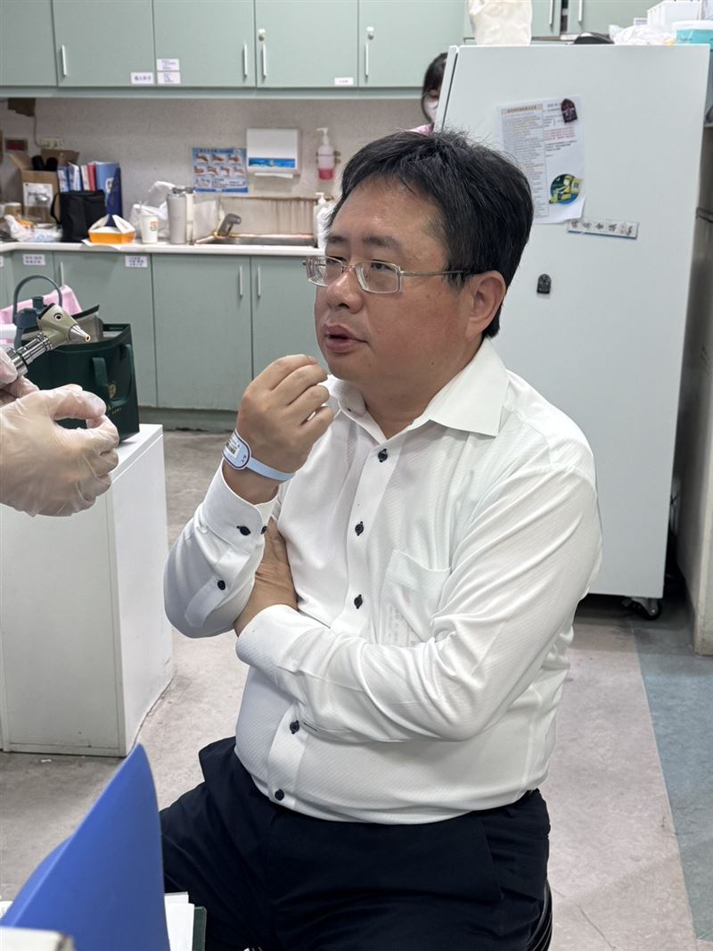 受邀擔任「NEXT CITY|春雨創生行動營-前進新台中」營隊講師的資深媒體人矢板明夫今(6) 日於演講結束離開飯店時,遭到不明人士蓄意尾隨並出手攻擊臉部,嫌犯隨後逃逸。(圖/施志昌議員辦公室提供)