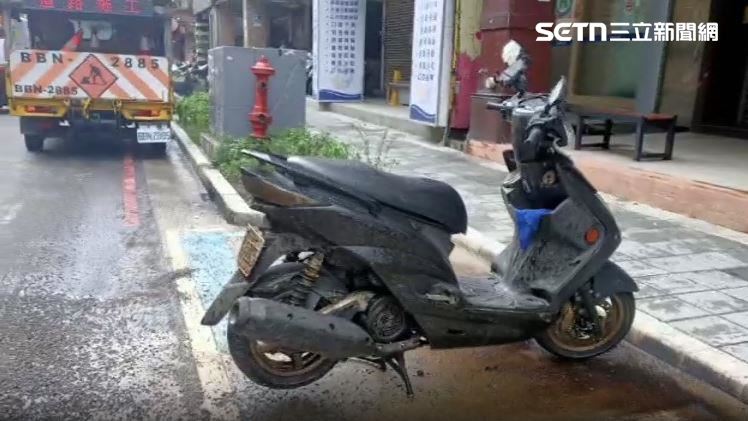獨/車遭柏油毀容 車主怒控養工處冷處理