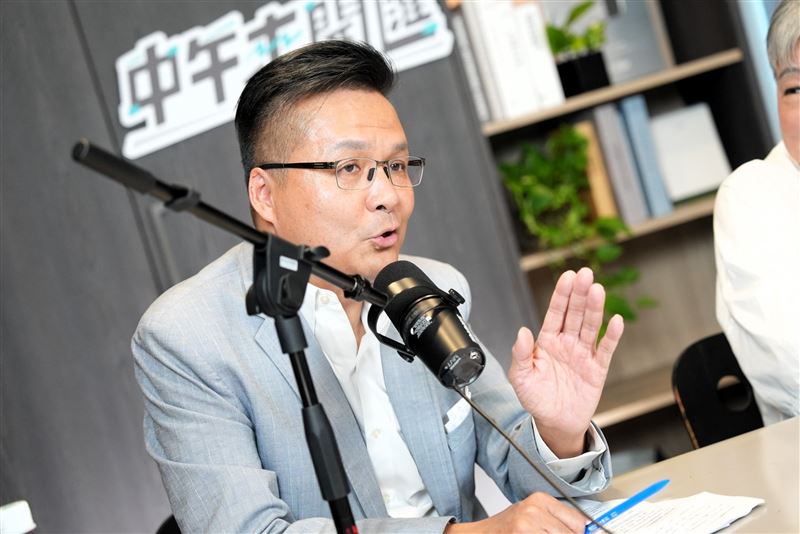吳旭智今日接受主持人黃光芹節目《中午來開匯》專訪(圖/CNEWS匯流新聞網提供)
