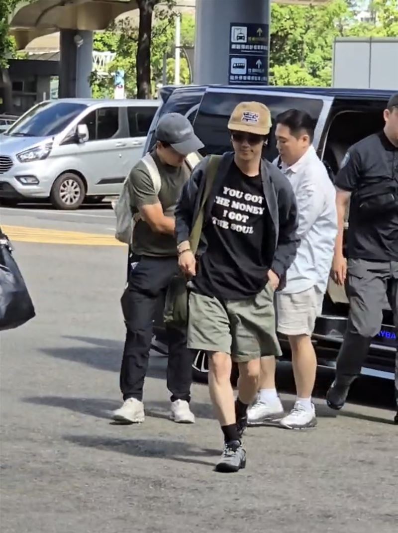 藝聲一身輕便穿搭仍星氣十足。（圖／讀者提供）