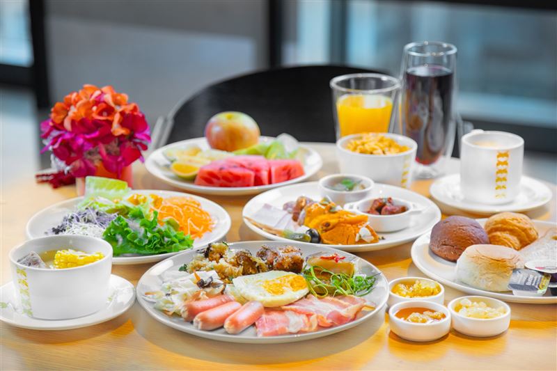 Soft Kitchen於7至8月指定週末假日延長自助式早餐供餐時間至1330。(圖/飯店旅宿業者提供)
