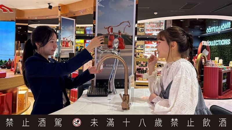 昇恆昌與軒尼詩聯手於桃機打造精緻酒吧,現場提供以軒尼詩干邑為基底的兩款限定調酒。(圖/品牌業者提供)